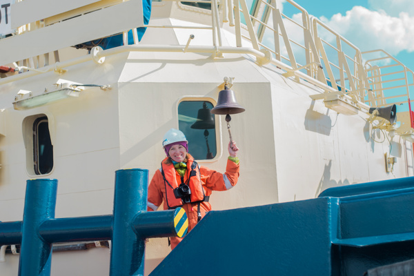 Mariner ringing the bell in a ship